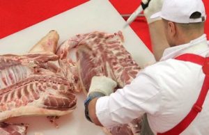 Мастера мясоперерабатывающего цеха оштрафовали за несчастный случай с обвальщиком Мастера мясоперерабатывающего цеха оштрафовали за несчастный случай с обвальщиком