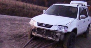 На спуске с Кукуинского перевала пассажир выпал из автомобиля и получил травмы На спуске с Кукуинского перевала пассажир выпал из автомобиля и получил травмы