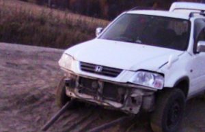 На спуске с Кукуинского перевала пассажир выпал из автомобиля и получил травмы