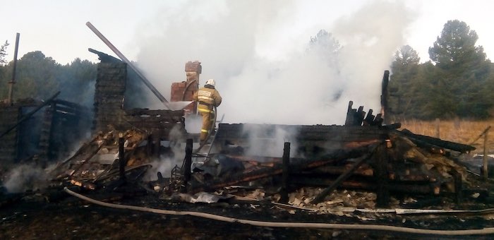 В гостинице «Золотой кедр» на Семинском перевале сгорел жилой дом для рабочих