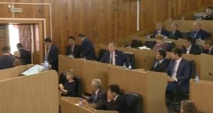 Скандал на сессии – часть депутатов покинула зал Госсобрания Скандал на сессии – часть депутатов покинула зал Госсобрания