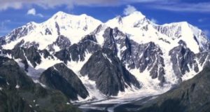 Парапланериста из Новосибирска оштрафовали за полет с Белухи Парапланериста из Новосибирска оштрафовали за полет с Белухи