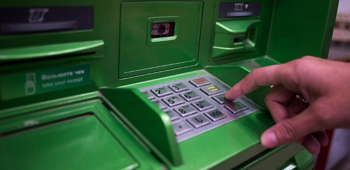Мужчина попался на удочку аферистов, пытаясь уберечься от мошенников