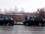 Lexus снес Toyota Vitz, остановившуюся перед пешеходным переходом Lexus снес Toyota Vitz, остановившуюся перед пешеходным переходом