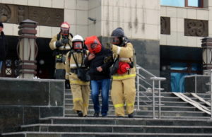 Пожарные «спасли» людей из «горящего» театра