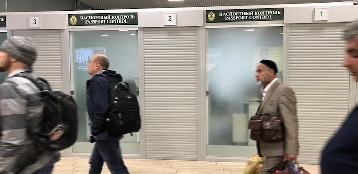 Выезжающие за границу продолжают активно гасить долги