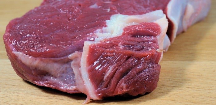 Бывшего главного ветинспектора оштрафовали за сокрытие информации о зараженном мясе