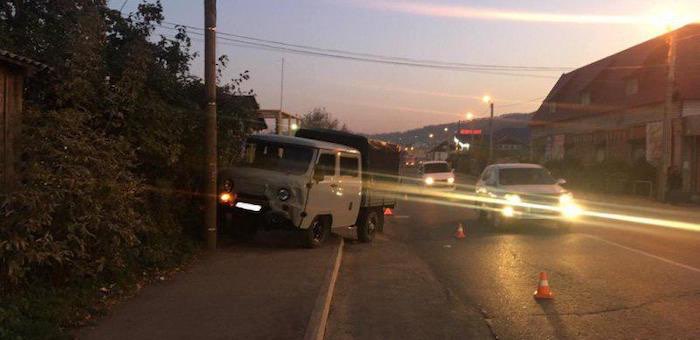 Honda Odyssey врезалась в УАЗ в Горно-Алтайске, несколько человек получили травмы