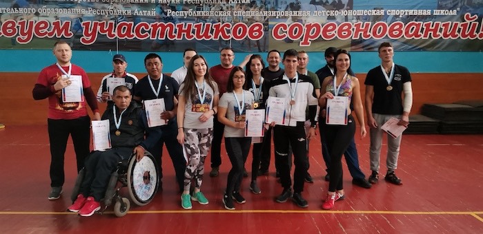 Максим Власов стал абсолютным чемпионом Республики Алтай по армрестлингу