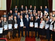 Олег Хорохордин вручил дипломы победителям конкурса «Команда РАзвития» Олег Хорохордин вручил дипломы победителям конкурса «Команда РАзвития»