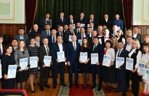 Олег Хорохордин вручил дипломы победителям конкурса «Команда РАзвития» Олег Хорохордин вручил дипломы победителям конкурса «Команда РАзвития»