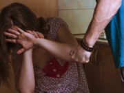 Ревнивый муж напал на жену в ее рабочем кабинете Ревнивый муж напал на жену в ее рабочем кабинете