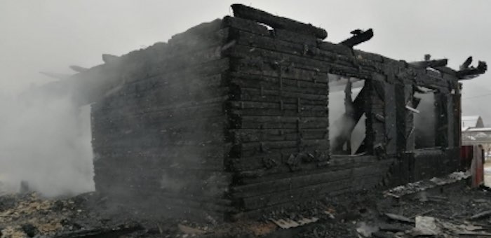 Мужчина и пожилая женщина погибли при пожаре в Сугаше