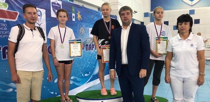 Две медали завоевала спортсменка с Алтая на соревнованиях по плаванию в Башкирии