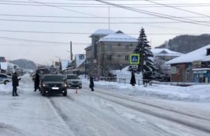 Дама на «Туареге» сбила девочку-подростка на пешеходном переходе Дама на «Туареге» сбила девочку-подростка на пешеходном переходе