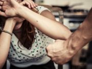 Семейные тираны: душат, избивают, нападают с ножом Семейные тираны: душат, избивают, нападают с ножом