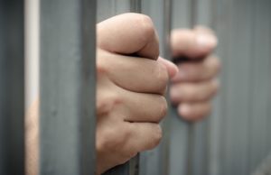 Мужчина из ревности задушил возлюбленную поясом от халата