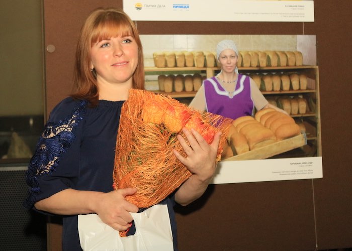 «Надо любить свою работу»: фотовыставка «Лица труда» проходит в Горно-Алтайске