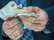Бывших руководителей ресбольницы обвиняют в получении крупных взяток Бывших руководителей ресбольницы обвиняют в получении крупных взяток