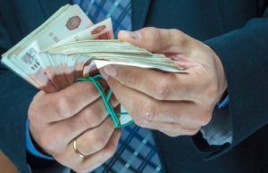 Бывших руководителей ресбольницы обвиняют в получении крупных взяток Бывших руководителей ресбольницы обвиняют в получении крупных взяток