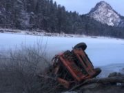 Около турбазы «Катунь» КАМАЗ сорвался в обрыв, водитель госпитализирован Около турбазы «Катунь» КАМАЗ сорвался в обрыв, водитель госпитализирован
