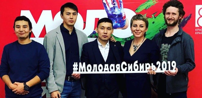 Аржан Ютеев представил свои работы на выставке «Молодая Сибирь»