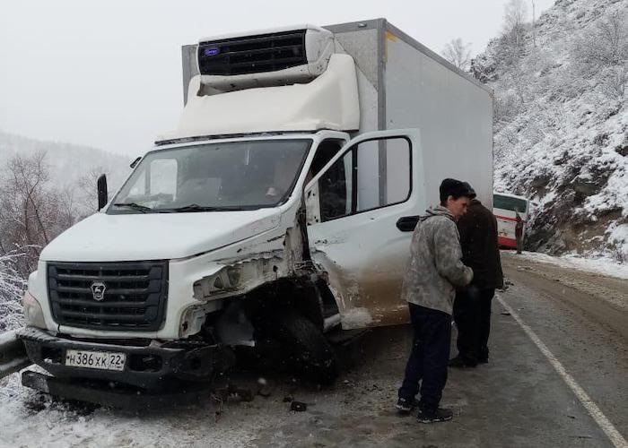 Автобус столкнулся с грузовиком в Шебалинском районе