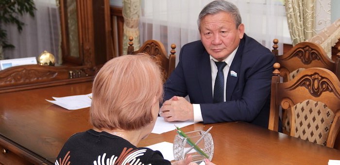 Работа, жилье, инвестиции и приют для животных: спикер Госсобрания провел прием граждан
