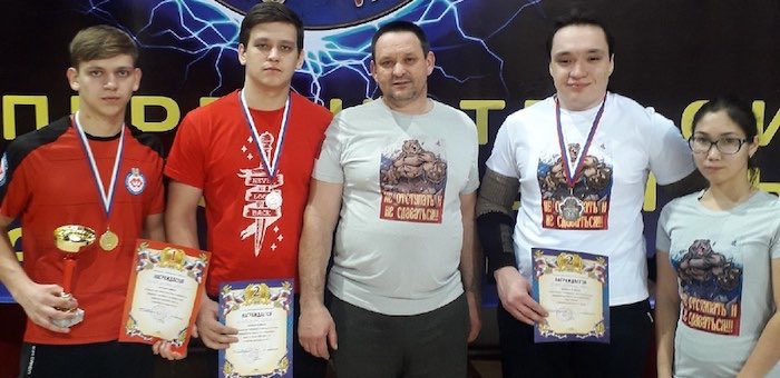 Успехи алтайских спортсменов на чемпионате Сибири и Дальнего Востока по армрестлингу