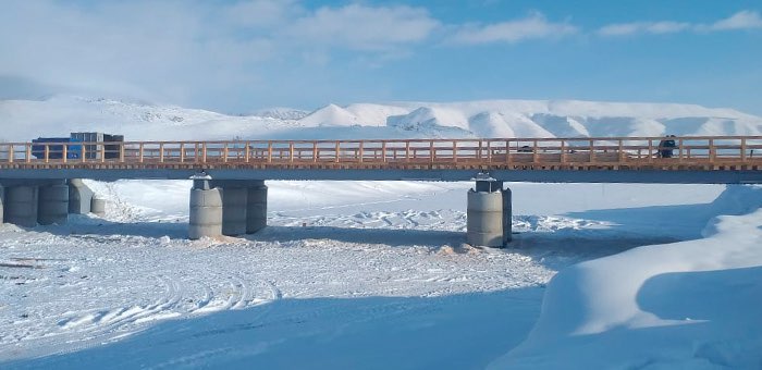 На дороге к селу Кызыл-Таш и альплагерю Актру построили мост