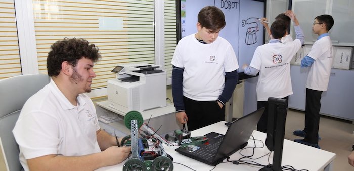 В Горно-Алтайске открыли детский технопарк «Кванториум-04»