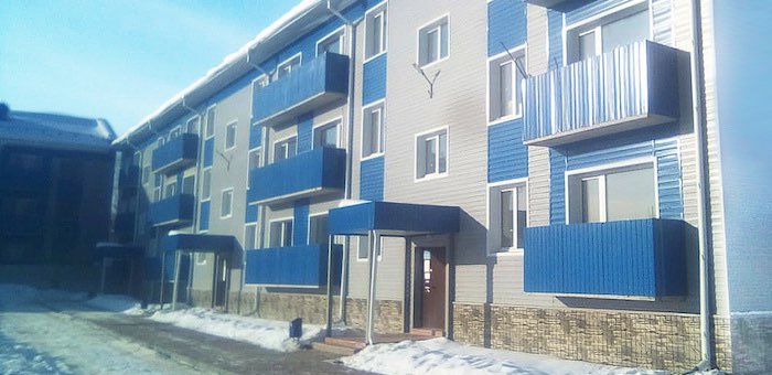 Три семьи из Акташа переселили из аварийного жилья в Майму