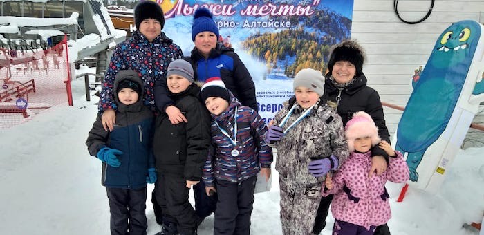 В Манжероке прошли соревнования среди детей, участвующих в программе «Лыжи мечты»
