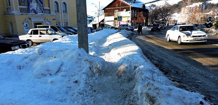 Подрядчика оштрафовали на 100 тыс. рублей за плохую очистку тротуаров от снега