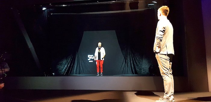 «Открыта дверь в новый мир»: трансляции с использованием голограмм стали реальностью