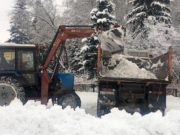 Олег Хорохордин поручил взять в лизинг снегоуборочную технику и убрать сосульки с крыш Олег Хорохордин поручил взять в лизинг снегоуборочную технику и убрать сосульки с крыш