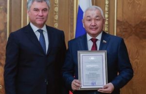 Родион Букачаков получил награду за вклад в законотворчество Родион Букачаков получил награду за вклад в законотворчество