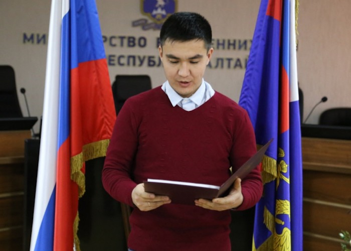 Пять иностранцев в Горно-Алтайске принесли присягу и стали гражданами России