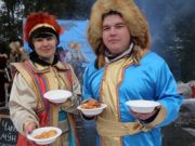 Гостей зимнего фестиваля угостили аутентичными алтайскими лакомствами Гостей зимнего фестиваля угостили аутентичными алтайскими лакомствами