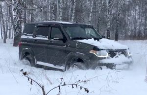 Очередной случай неудачной поездки за водкой на угнанной у работодателя машине: УАЗ Patriot увяз в снегу Очередной случай неудачной поездки за водкой на угнанной у работодателя машине: УАЗ Patriot увяз в снегу