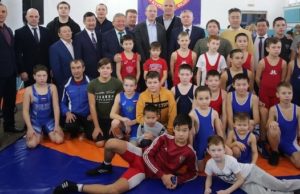 Спортсмены получили новый борцовский ковер