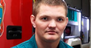 Пожарный спас человека с ножевым ранением от смерти