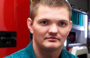 «Пока все просто стояли рядом»: пожарный спас человека с ножевым ранением от смерти Пожарный спас человека с ножевым ранением от смерти