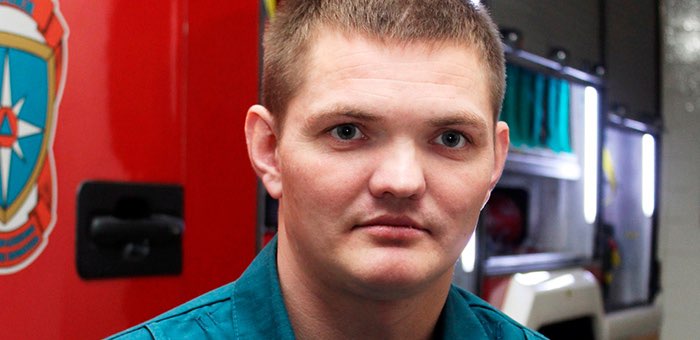 «Пока все просто стояли рядом»: пожарный спас человека с ножевым ранением от смерти