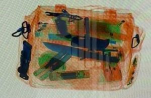 Огнестрельное и холодное оружие продолжают носить в суды посетители Огнестрельное и холодное оружие продолжают носить в суды посетители