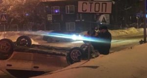 Пьяный горожанин на Toyota Carina врезался в машину туристов из Новосибирска Пьяный горожанин на Toyota Carina врезался в машину туристов из Новосибирска