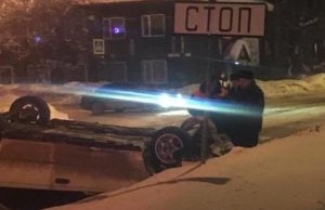 Пьяный горожанин на Toyota Carina врезался в машину туристов из Новосибирска Пьяный горожанин на Toyota Carina врезался в машину туристов из Новосибирска