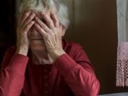 Разбойник избил 86-летнюю пенсионерку и забрал у нее полторы тысячи рублей Разбойник избил 86-летнюю пенсионерку и забрал у нее полторы тысячи рублей