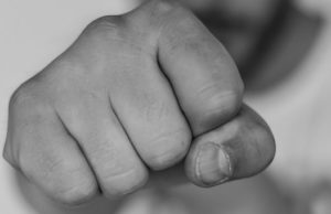 В Турочаке напали на корреспондента «Листка» В Турочаке напали на корреспондента «Листка»