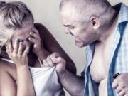 Пьяный мужчина напал с кулаками на мать-инвалида Пьяный мужчина напал с кулаками на мать-инвалида